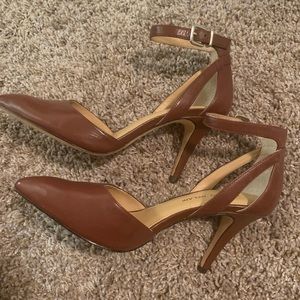 Brown heels. Size 8.